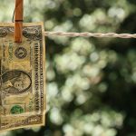 доллар отмывание денег