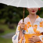 woman-with-kimono-wagasa-umbrella