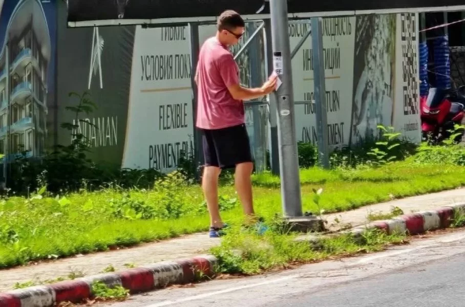 kasparyan-applying-sticke