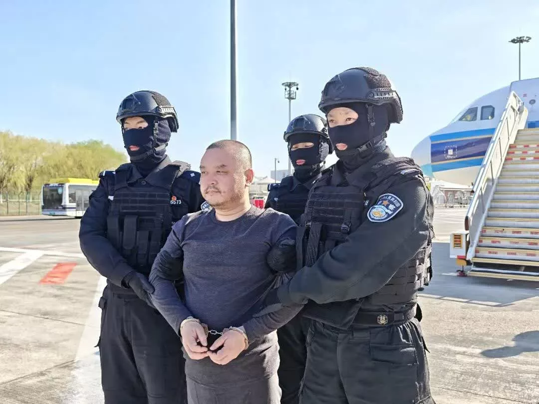 Вслед за Чэнь Чжи, Ли Сюн, председатель Huione, крупнейшей в Юго-Восточной Азии сети по отмыванию криптовалютных денег, был экстрадирован из Камбоджи в Китай для судебного разбирательства.